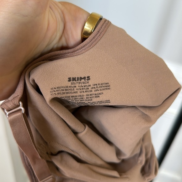 SKIMS bodysuit shapewear XS - Picture 3 of 3